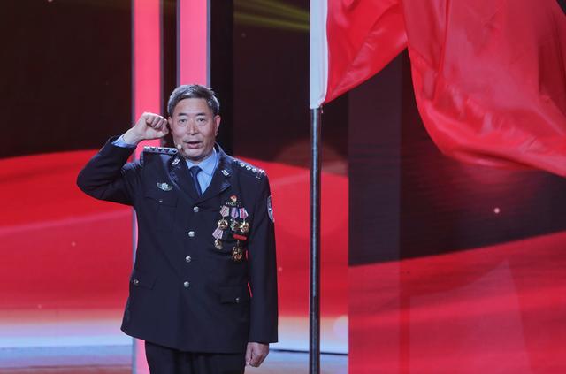 “农民警察”李树干：氾光湖上管“闲事”的“大老李”